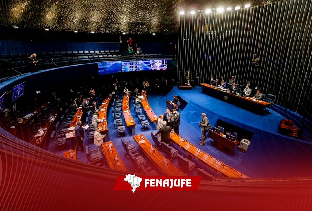 Senado aprova proposta que permite acumulação com cargo de professor