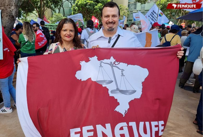 Fenajufe participa de marcha na Esplanada em defesa da Educação e apoio à greve por reposição salarial