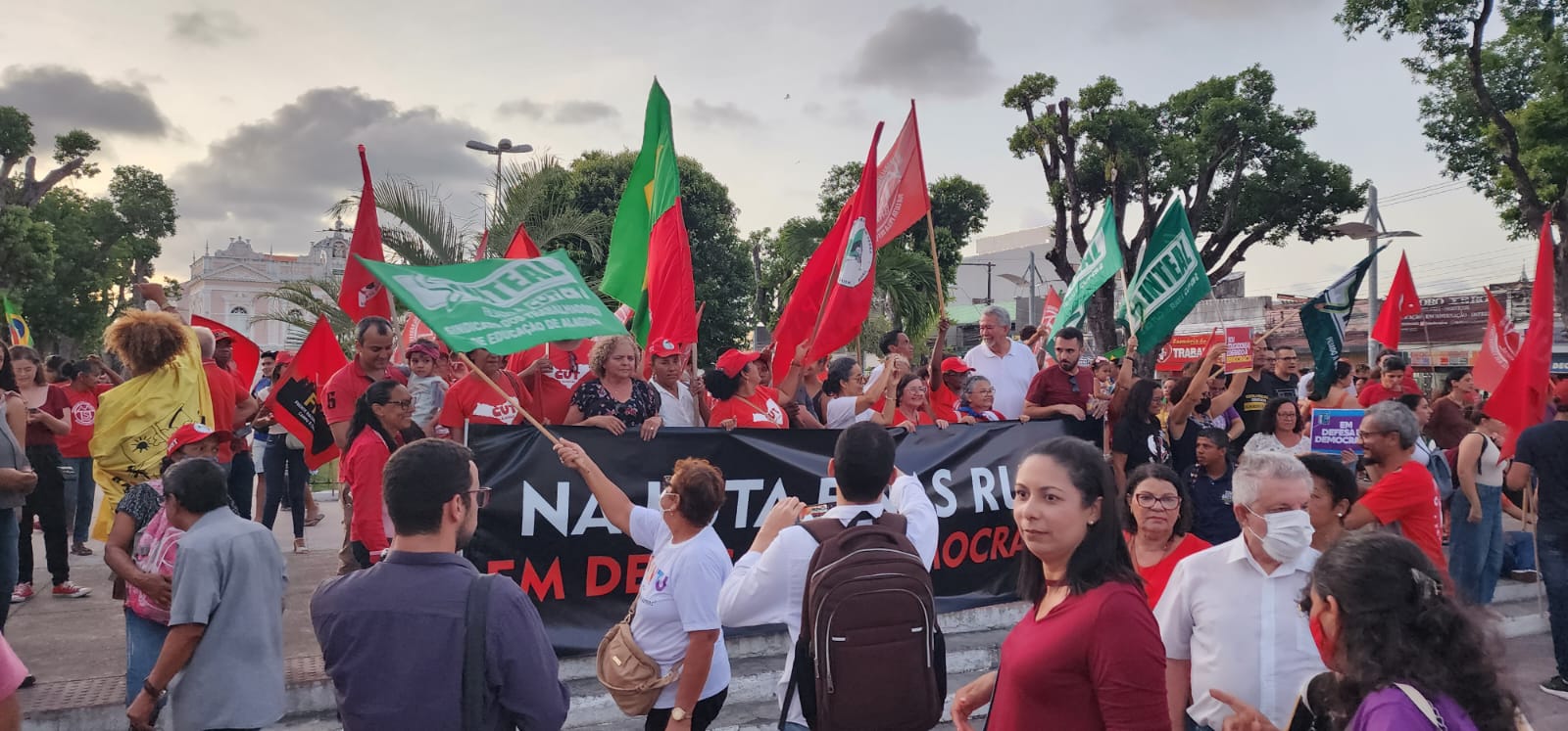 Movimentos sociais realizam ato público contra as ações golpistas e antidemocráticas de bolsonaristas