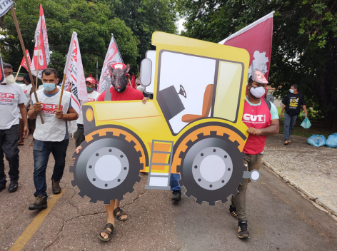 Dia Nacional de Lutas: servidores ocupam frente da casa de Arthur Lira em Brasília