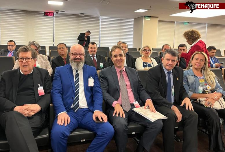 Oficiais de Justiça: TCU retira de pauta processo da VPNI/GAE e julgamento é adiado