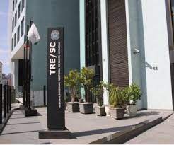 Reunião com servidores do TRE-SC destaca cobrança por Plano de Segurança na eleição 2022