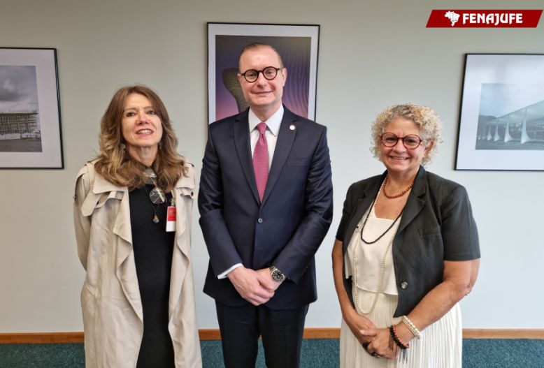 No STF, Fenajufe apresenta anteprojeto de reestruturação da carreira ao ministro Cristiano Zanin