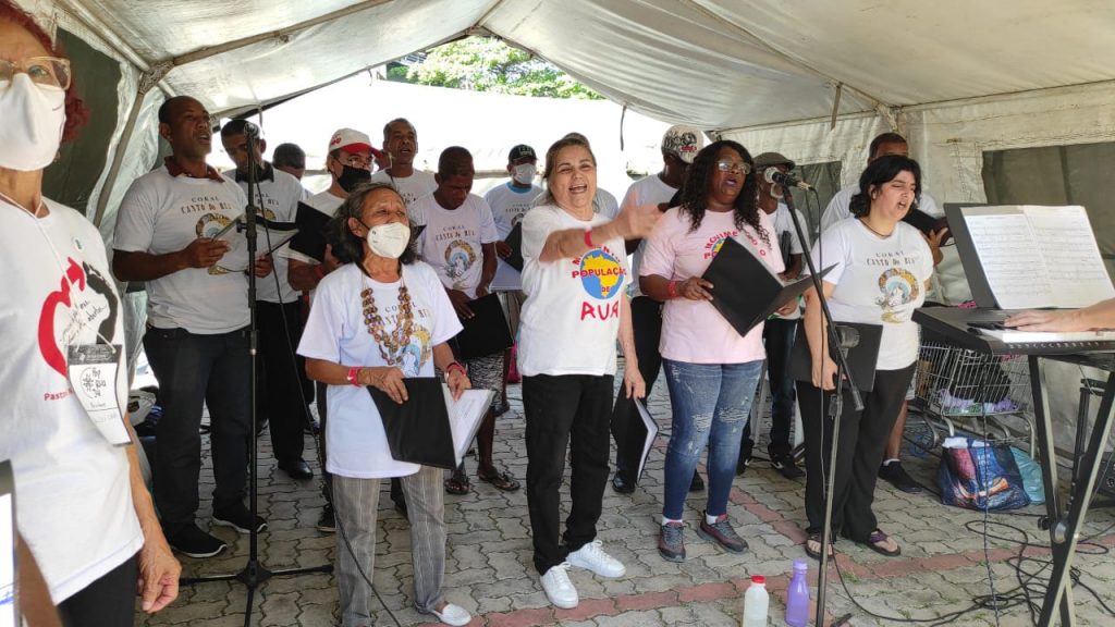 Servidores do Judiciário Federal participam como voluntários do primeiro Mutirão que ofereceu orientação e serviços à população em situação de rua