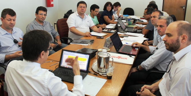 Fenajufe e sindicatos fazem ato político no TRF1 com entrega de abaixo-assinado contra alteração no Pro-Social