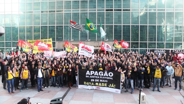 Em São Paulo, servidores definem: greve continua