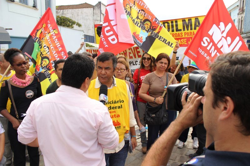 Servidores do Judiciário Federal em greve protestam na inauguração do “Museu Pelé” em Santos/SP