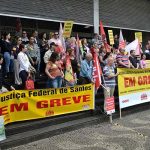 Greve começa forte na Baixada Santista, com ato na Justiça Federal