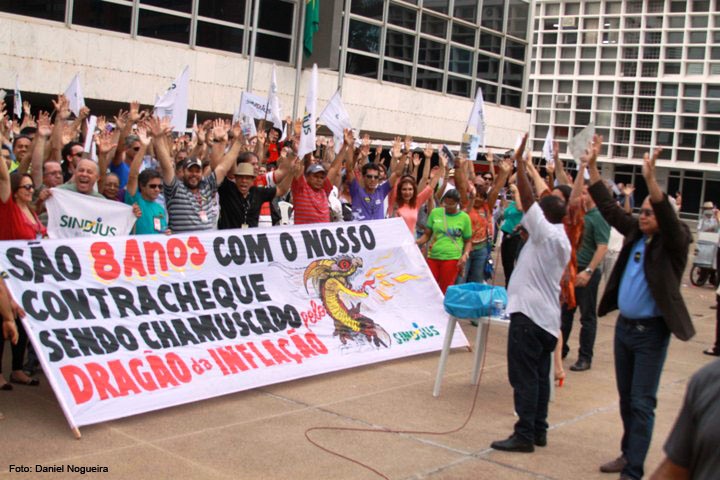 No DF, assembleia-geral decide: a greve continua