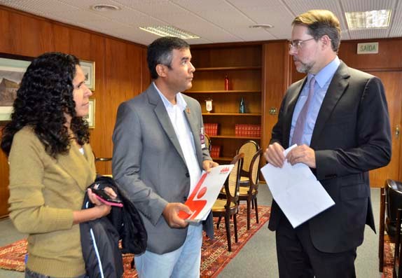 Toffoli lava as mãos e diz para servidores “conversarem com parlamentares”