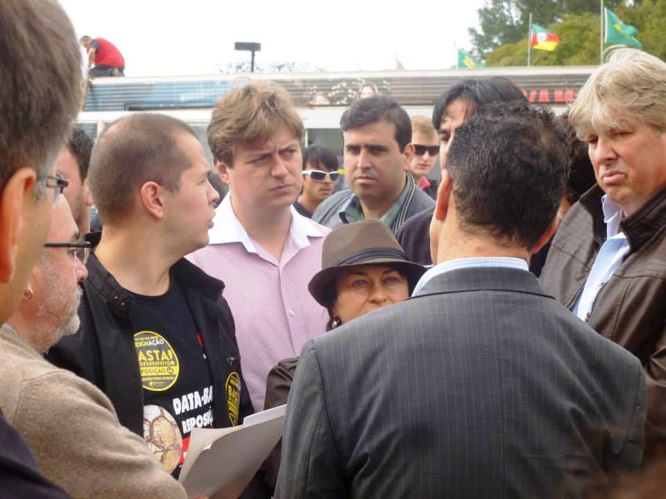 Em manifestação durante presença de Dilma na Expointer, servidores do Judiciário Federal no RS ouvem promessa de audiência no Ministério do Planejamento