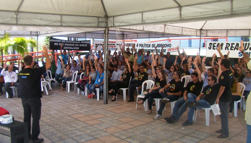 Após Assembleia, servidores do RN decidem manter greve. Varas do Trabalho estão com audiências suspensas.