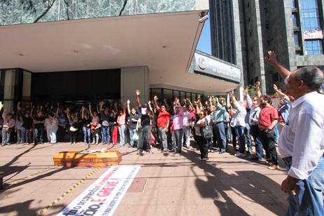 Greve continua em Minas, com atos públicos diários e “arrastões” para chamar os colegas para a luta pela revisão salarial