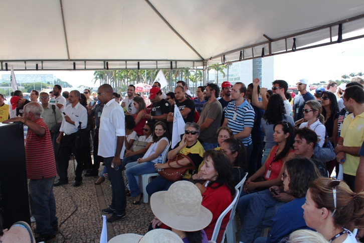 Em ato no STF, servidores do Judiciário Federal e MPU cobram negociação rápida com Executivo por reajuste salarial