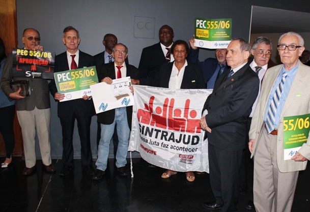 Fenajufe acompanha tramitação da PEC 555/2006 na Câmara, mas a proposta não chegou a ser votada em plenário