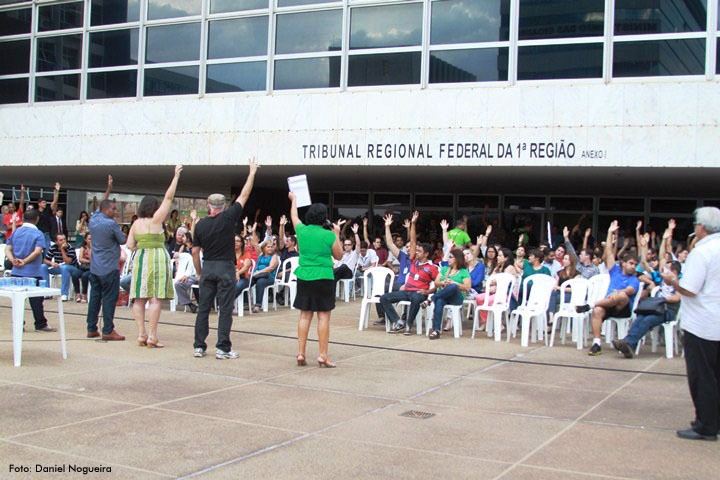 Em Brasília, assembleia aprova pressão pelo reajuste com ato e paralisação de 24 horas nos dias 15 e 22