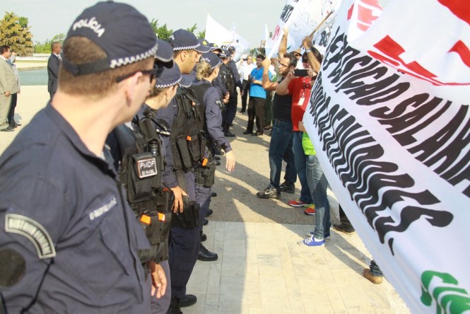 Em Brasília, categoria enfrenta sol forte e truculência da PM em protesto pelo reajuste