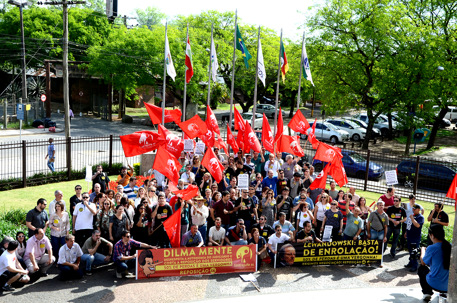 Ato em Porto Alegre mostra força da categoria na luta por reposição salarial, por valorização e por respeito no trabalho