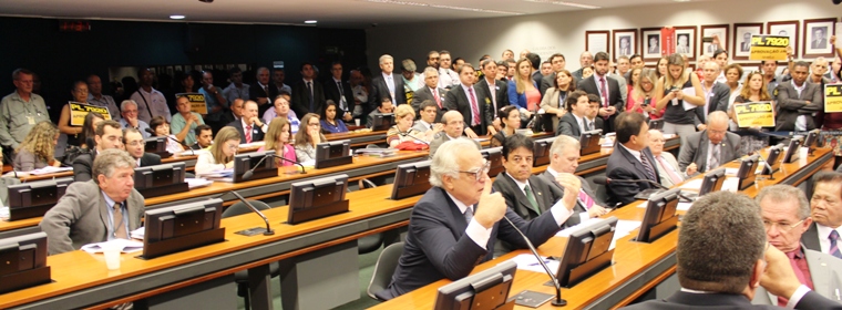 CFT da Câmara aprova reajuste para juízes e procuradores, mas governo trava projeto dos servidores