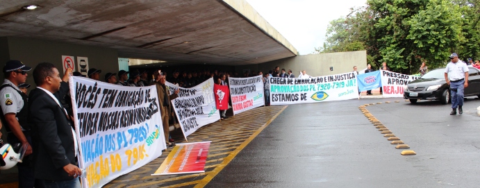 Servidores fazem ato na Câmara e retornam nesta quarta (03/12) pela votação de reajuste salarial