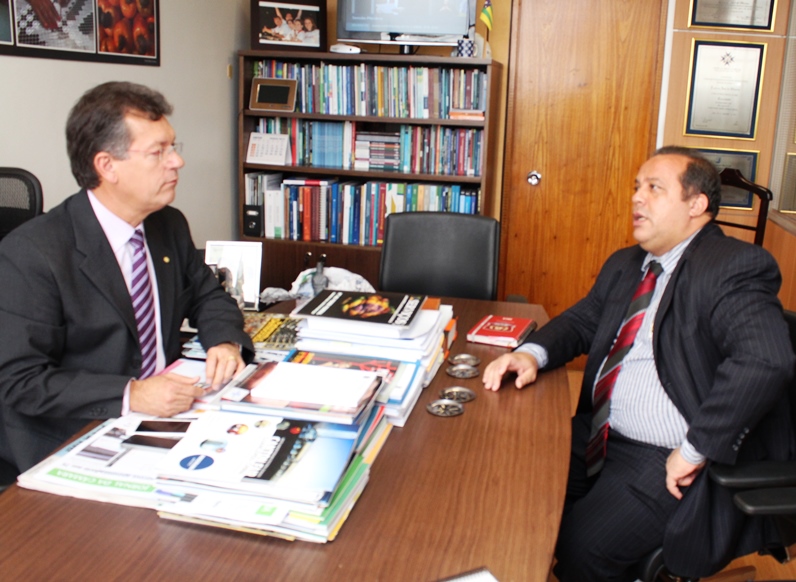 Fenajufe se reúne com deputado Laércio Oliveira pela aprovação da PEC 219/12, que permite a técnicos judiciários o exercício do cargo de professor concursado