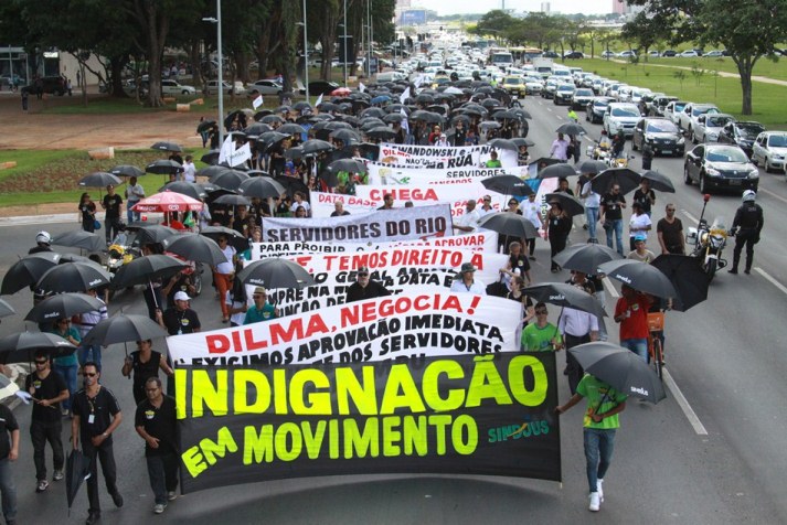 Marcha chama atenção dos Três Poderes