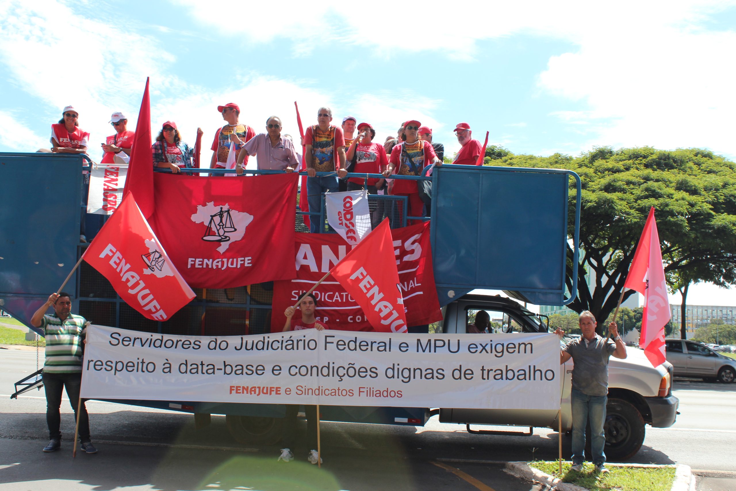 Servidores cobram negociação com o governo e repudiam retirada de direitos