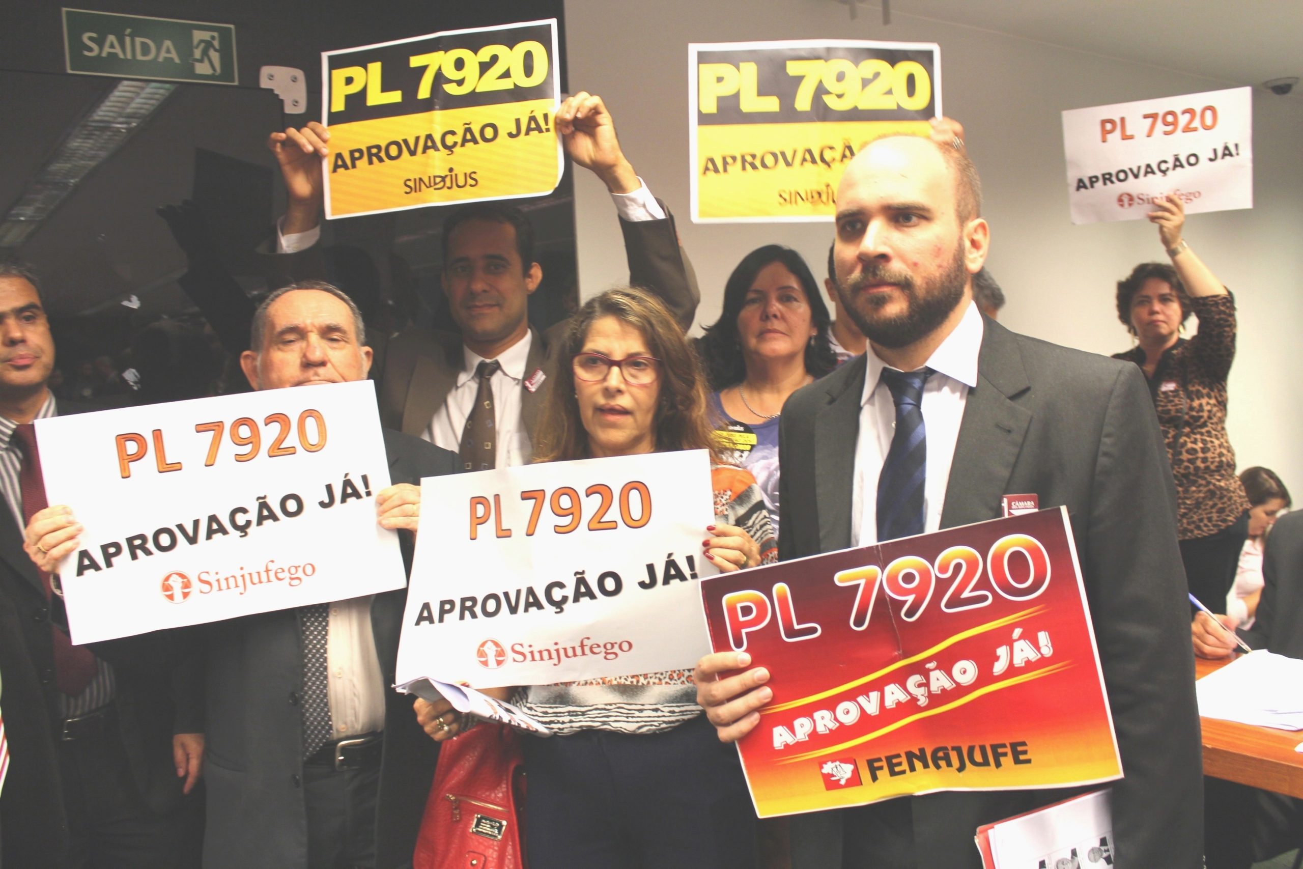 Revisão salarial do Judiciário segue para tramitação no Senado