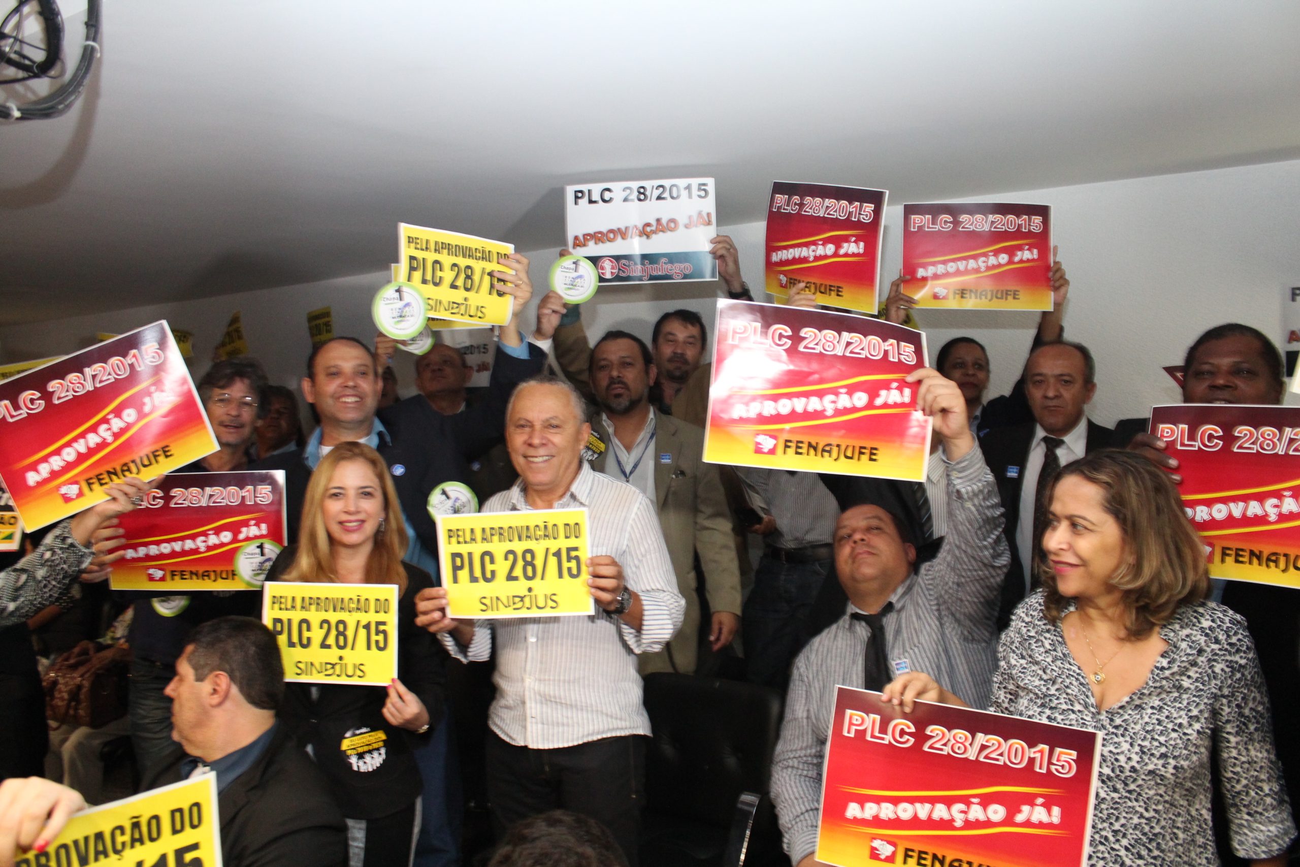 Por falta de quórum, sessão da CCJ do Senado, que votaria o PLC 28, é cancelada