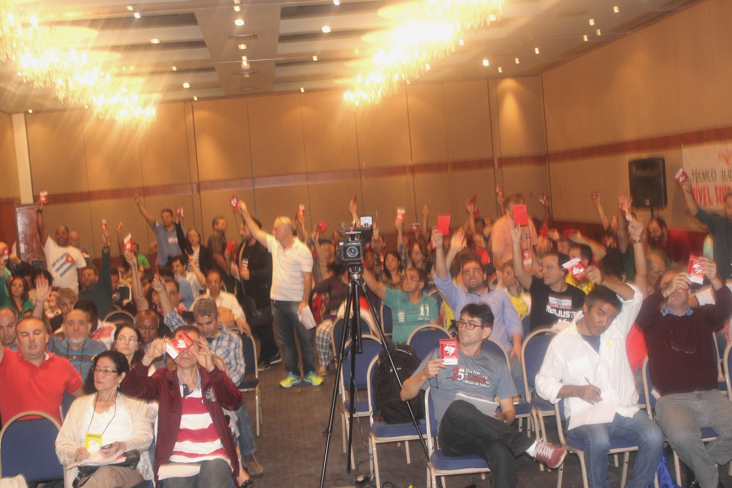 Sindicatos realizam assembleias para construir paralisações rumo à greve por tempo indeterminado