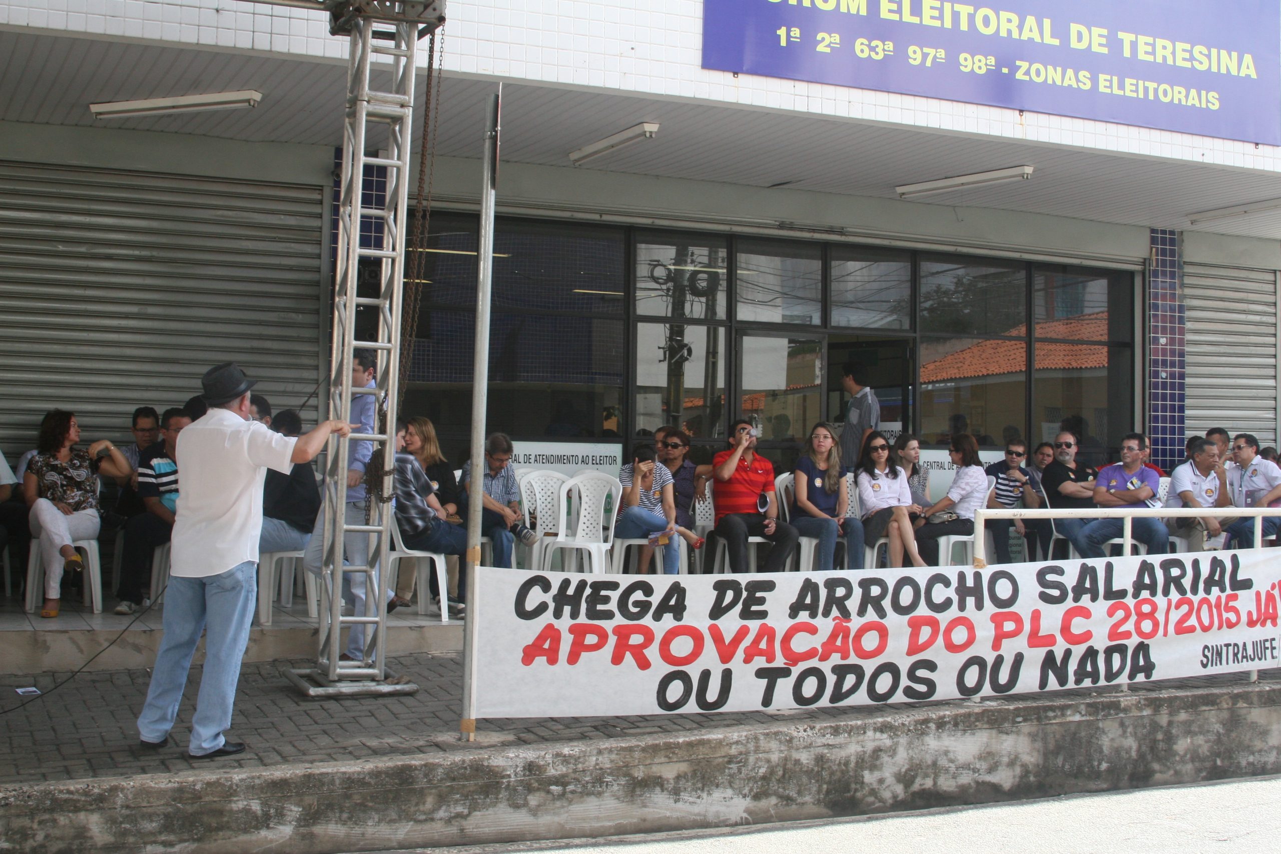 Trabalhadores do Piauí pararam 24h dia 29 e fazem greve de 48 esta semana