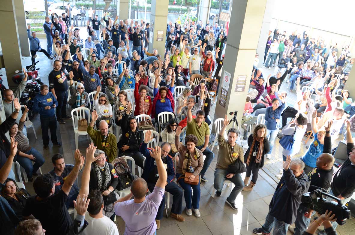 Pela reposição salarial, servidores do RS entram em greve a partir de hoje