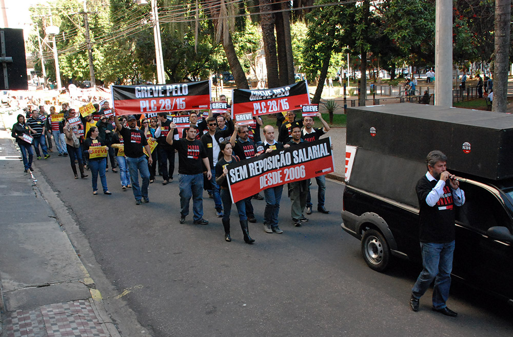 Sindiquinze/SP – Passeata da greve em campinas e ocupação do edifício-sede do TRT-15