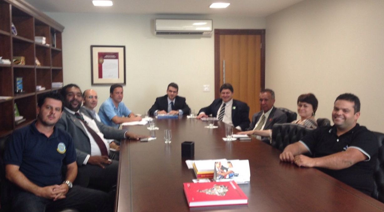 Fenajufe e assessoria jurídica debatem pedido sobre resolução dos auxiliares da JF