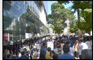 Com audiências canceladas, greve em Goiás reúne 600 servidores em passeata