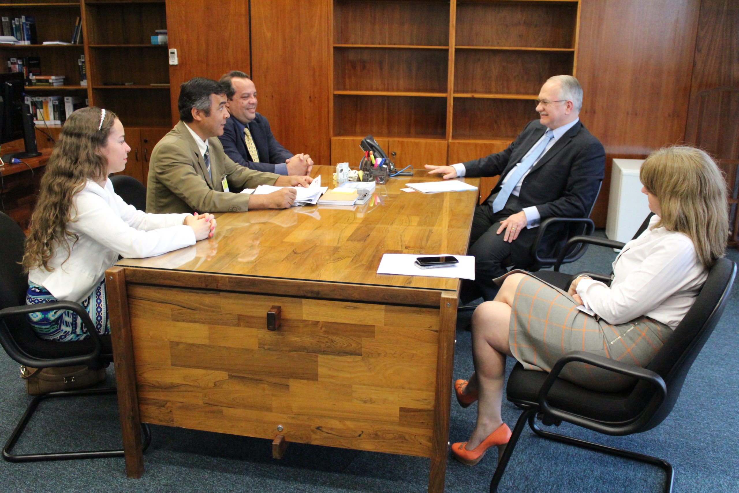 Em audiência com ministro Luiz Edson Fachin, Fenajufe cobra apoio à sanção do PLC 28