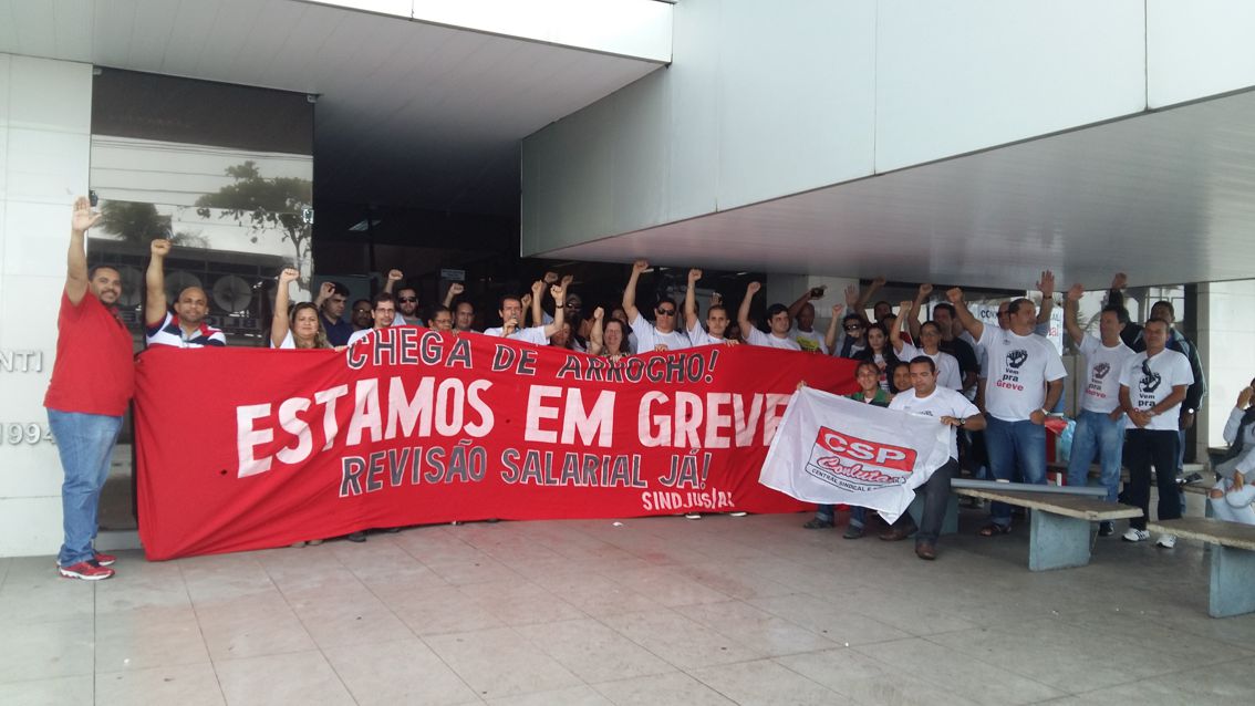 Servidores do Judiciário Federal intensificam greve no TRT e no TRE