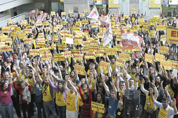 Em SP, categoria não aceita veto e decide: Greve continua!