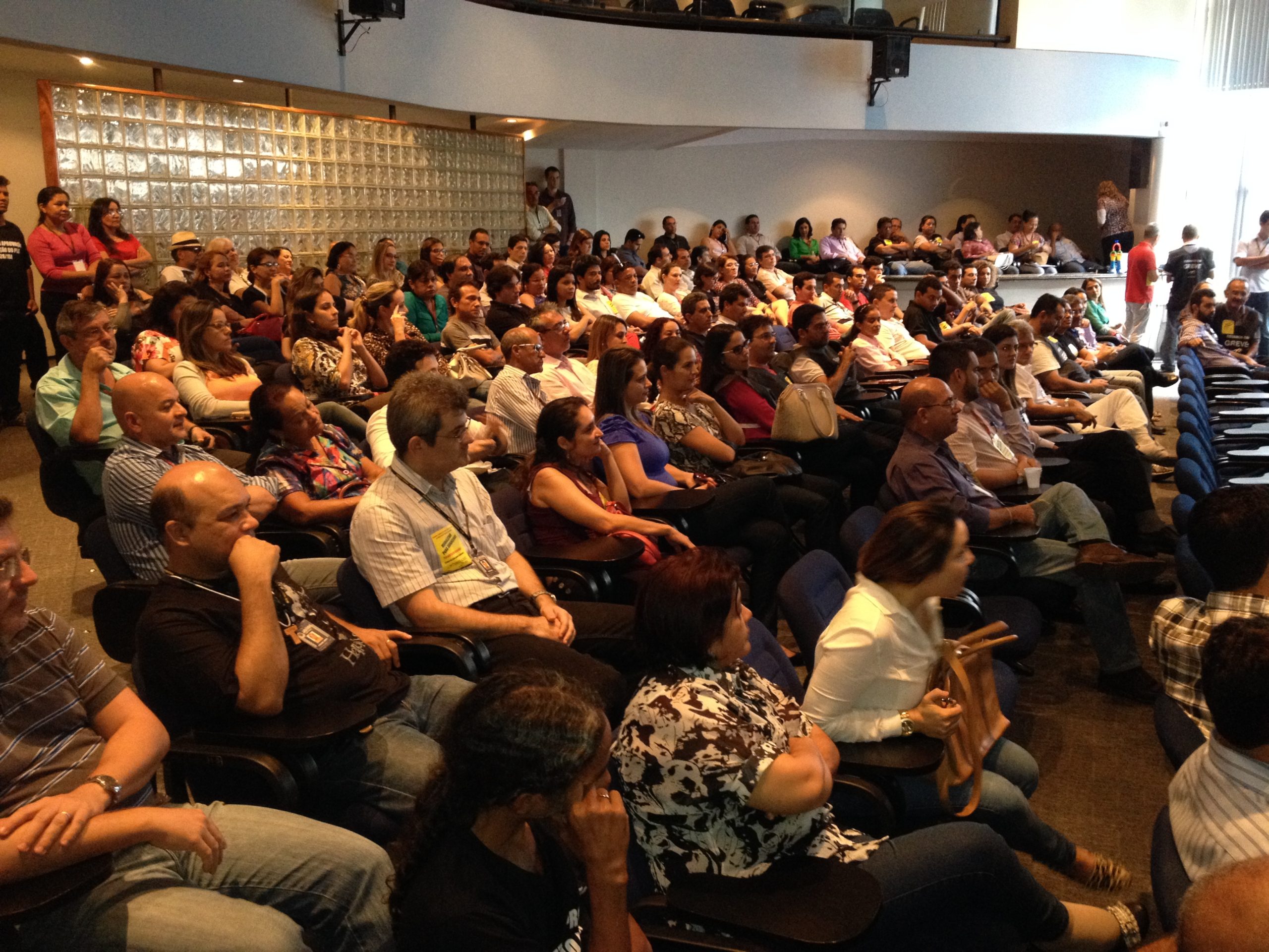 Grande Assembleia no Maranhão delibera manter greve até a sanção