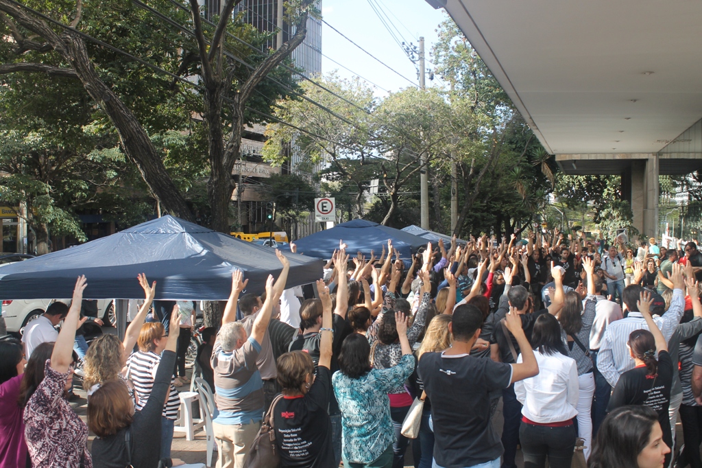 Decisão em Minas é pela continuidade da greve com ato todo dia