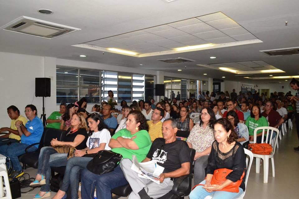 Servidores da Bahia deliberam continuidade da greve, caravana a Brasília e apagões