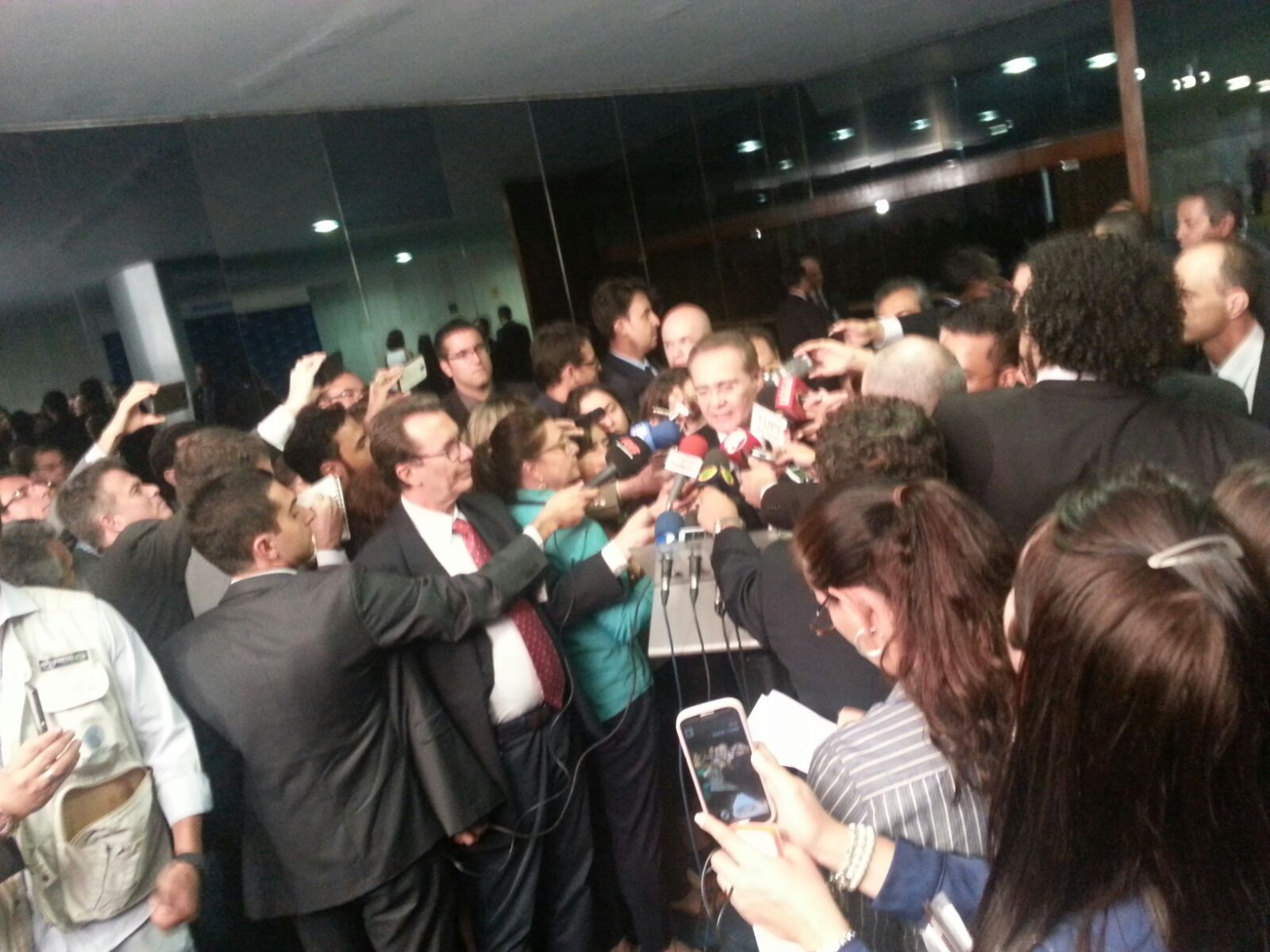 Calheiros confirma sessão do Congresso para esta quarta-feira, 30