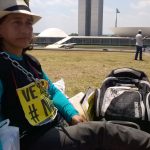 Em protesto, servidora do TRT/AL passa mais de 20 horas acorrentada em Brasília