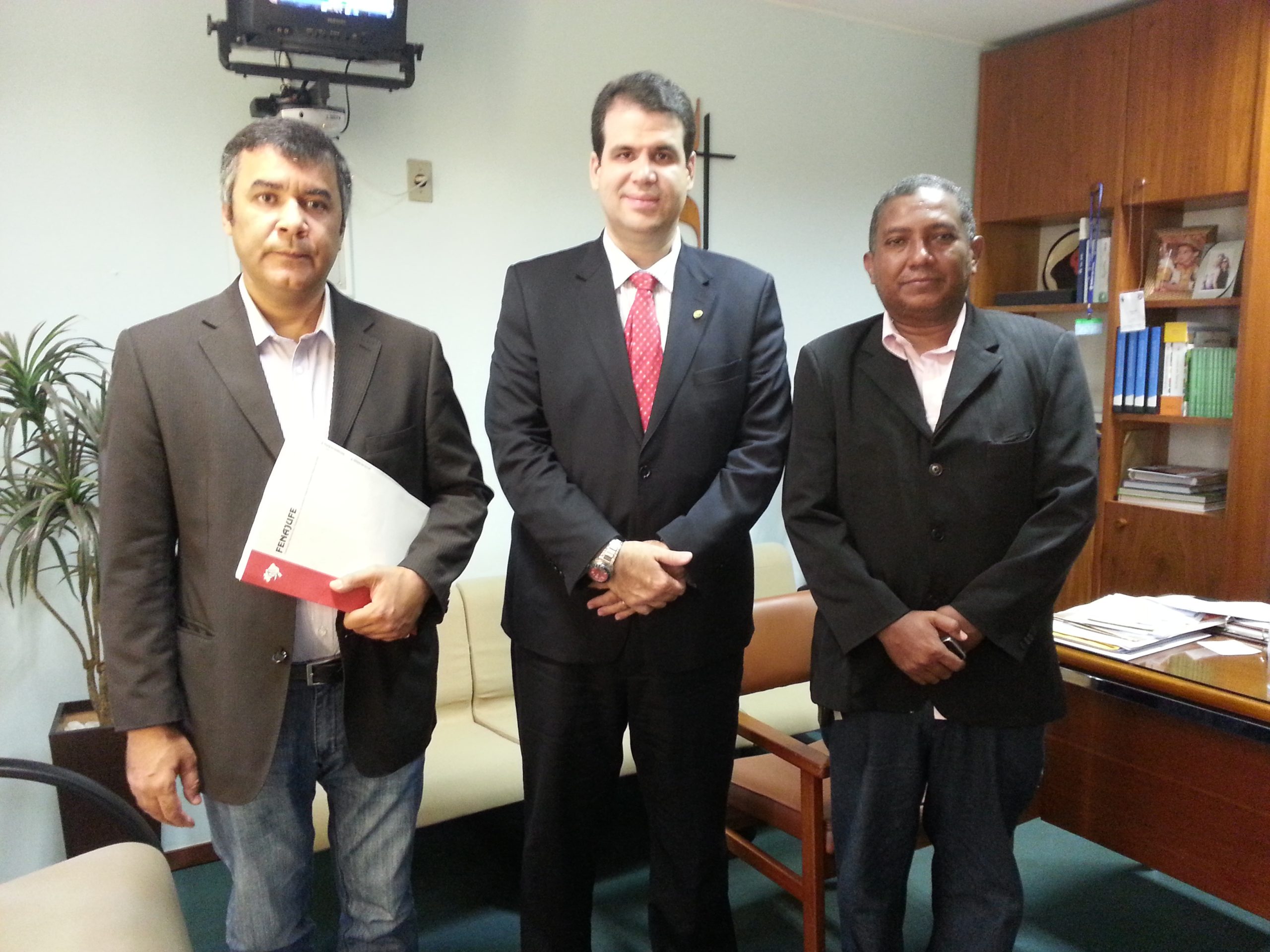 Cumprindo deliberação da Plenária Nacional, Fenajufe reúne-se com relator do 2648