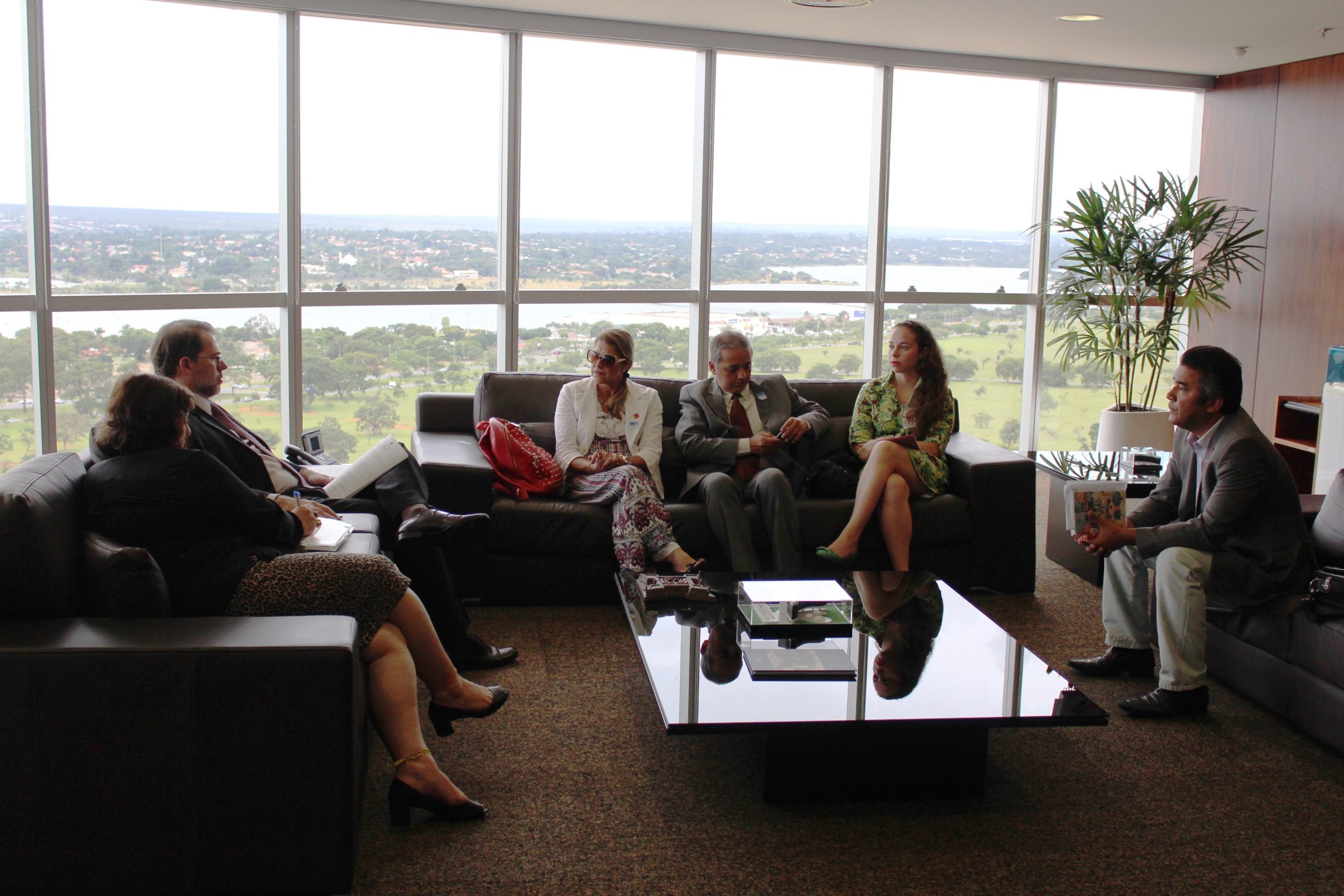 Fenajufe cobra implementação da equiparação dos chefes de cartórios e atualização dos benefícios em reunião com presidente e DG do TSE