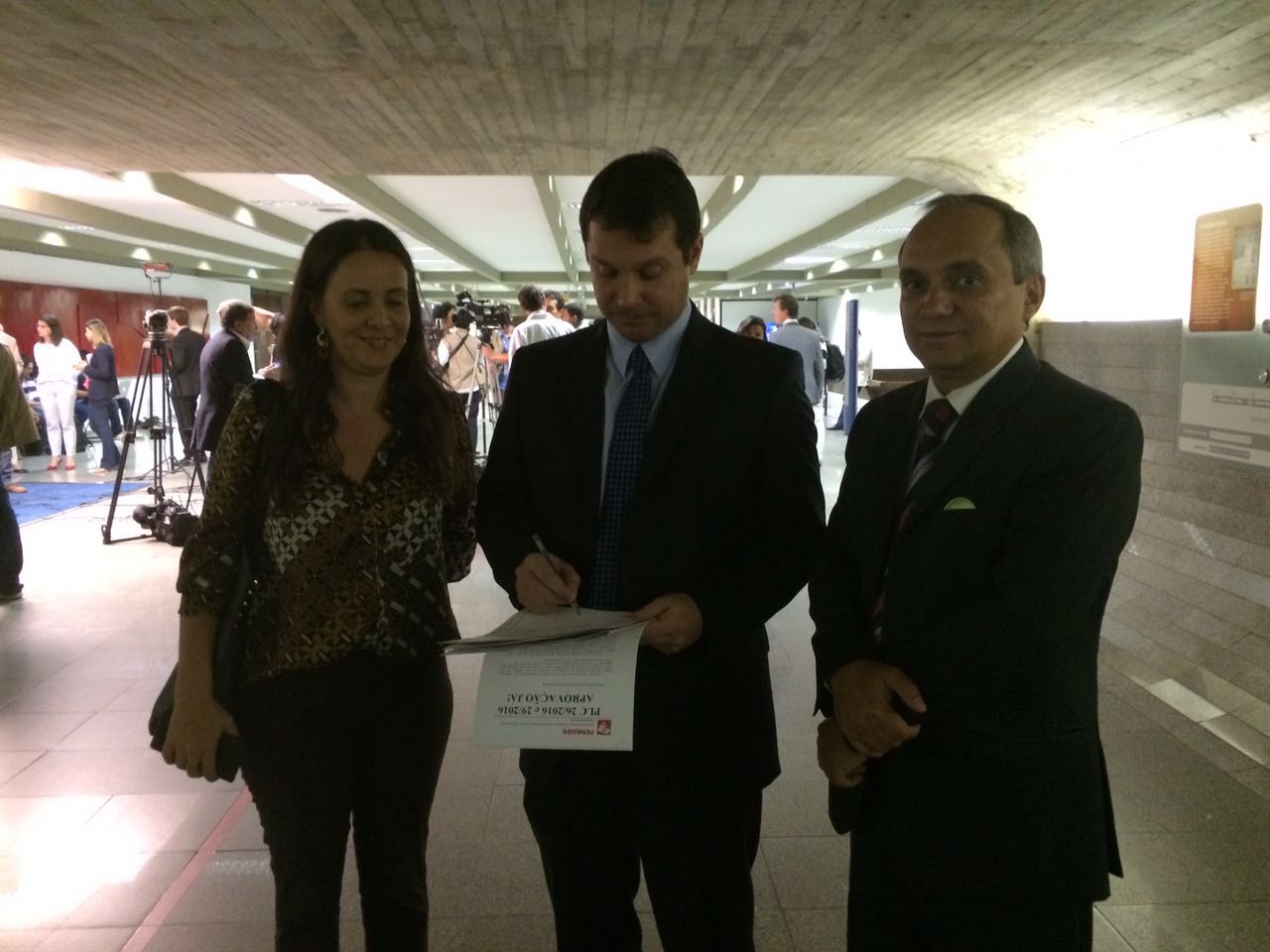 Fenajufe continua em busca de assinaturas para urgência dos PLCs