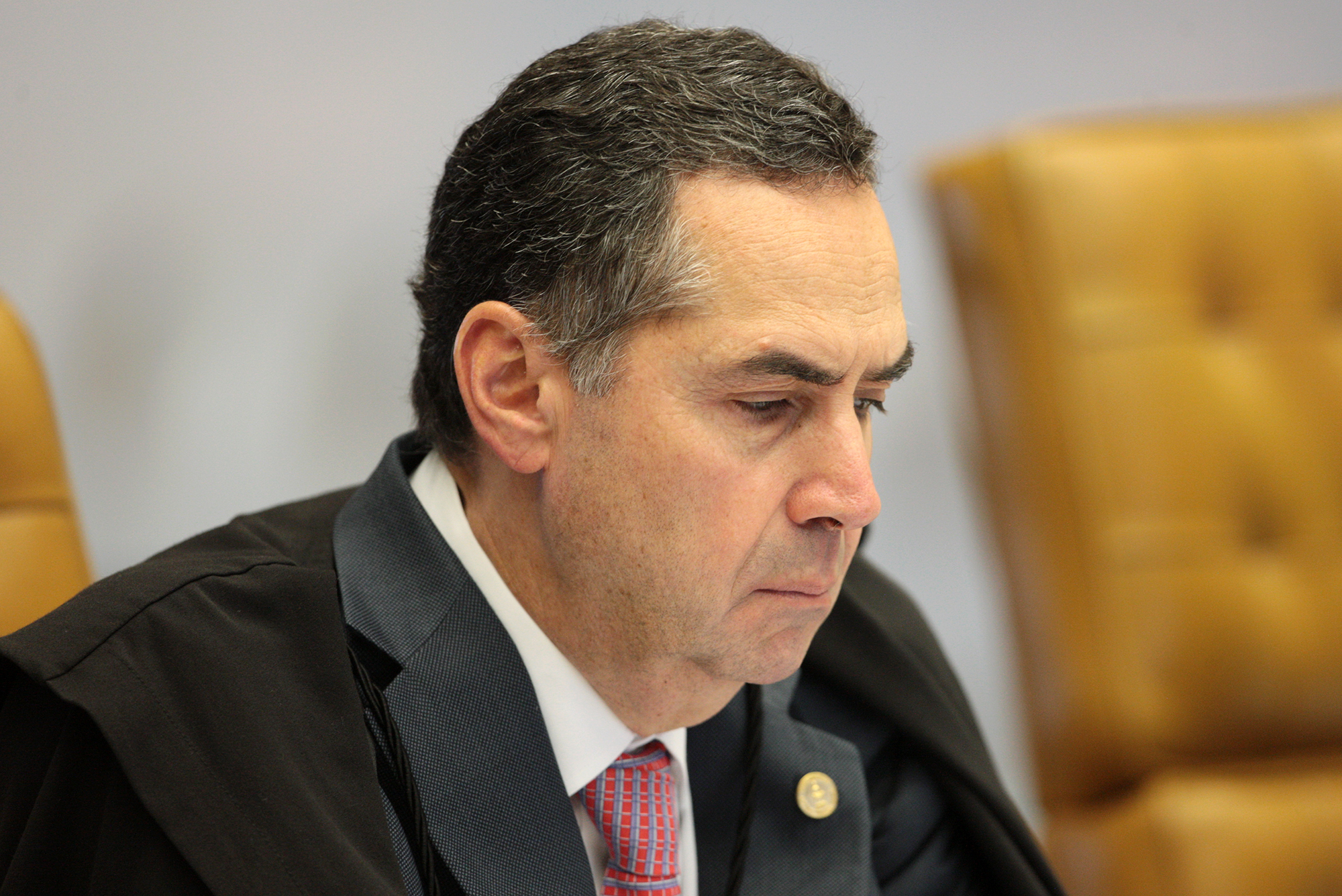 Liminares suspendem os 13,23% de servidores do STJ e Justiça Federal de Pernambuco