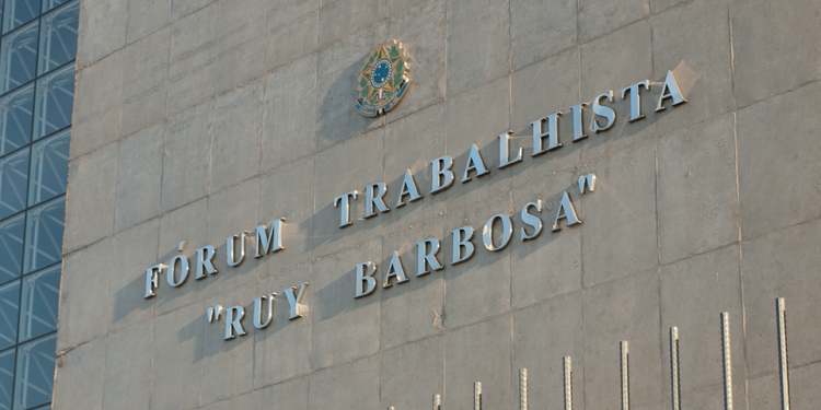 Servidores exigem segurança no Fórum Ruy Barbosa em São Paulo