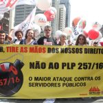 Trabalhadores protestam na Paulista contra o ajuste fiscal e contra Temer