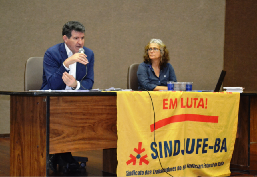 Trabalhadores se reúnem em debate com Toninho, do DIAP